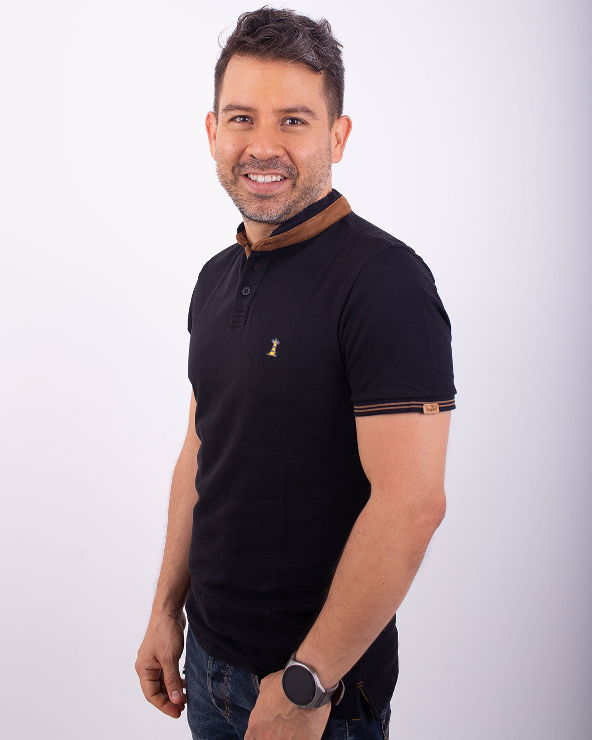 Polo Negra Nerú / Regular Fit