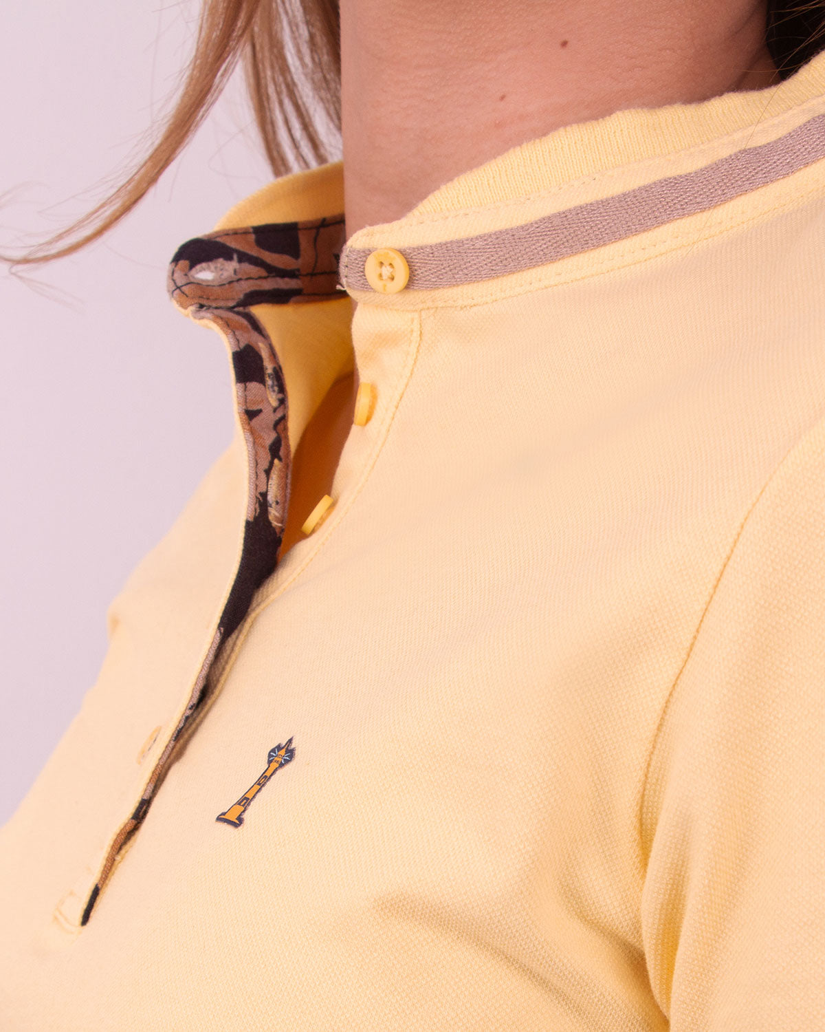 Polo Amarilla Nerú